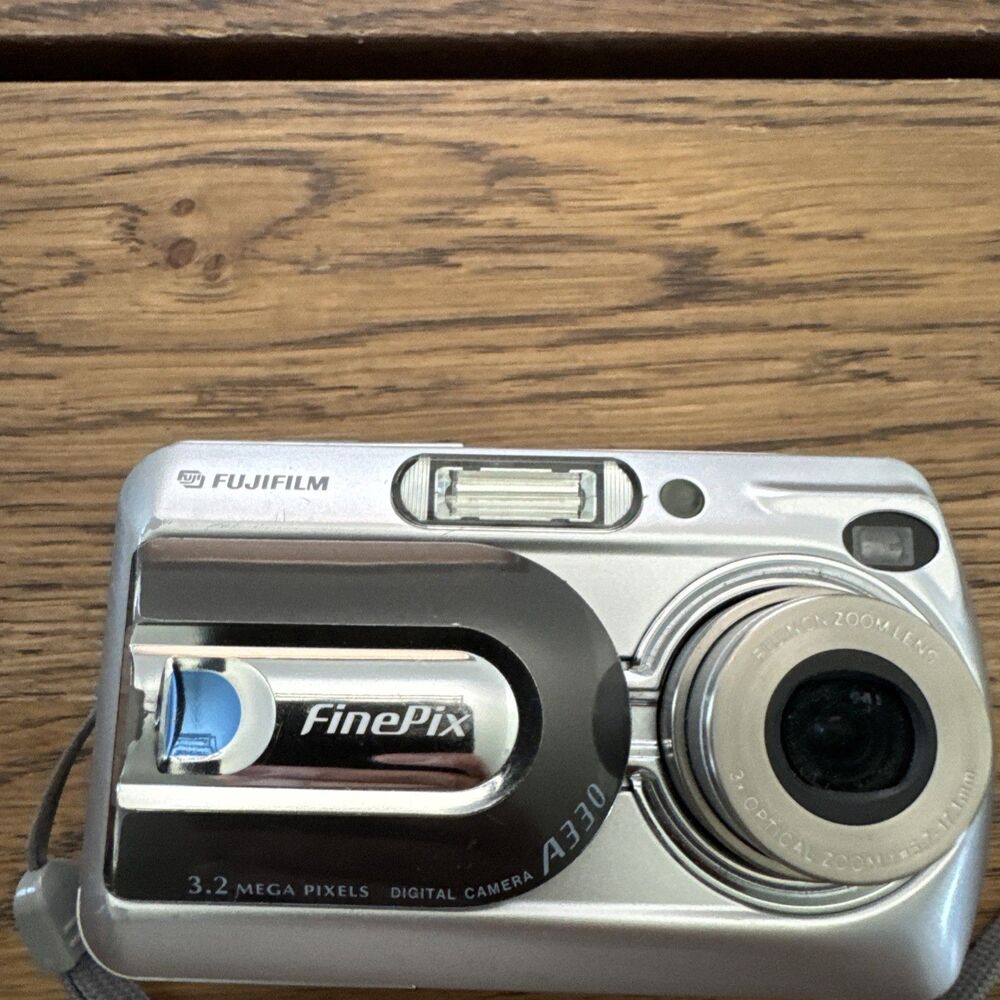 FUJIFILM Finepix A330 FUJI Digital Camera SILVER Blossom Working NO SD CARD